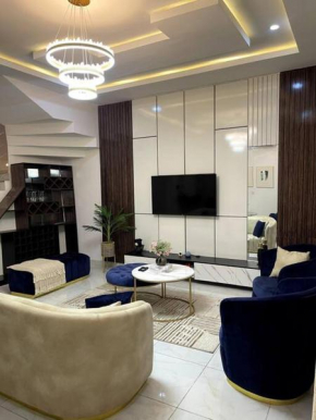 Comfortable 4 Bedroom vacation home and apartment